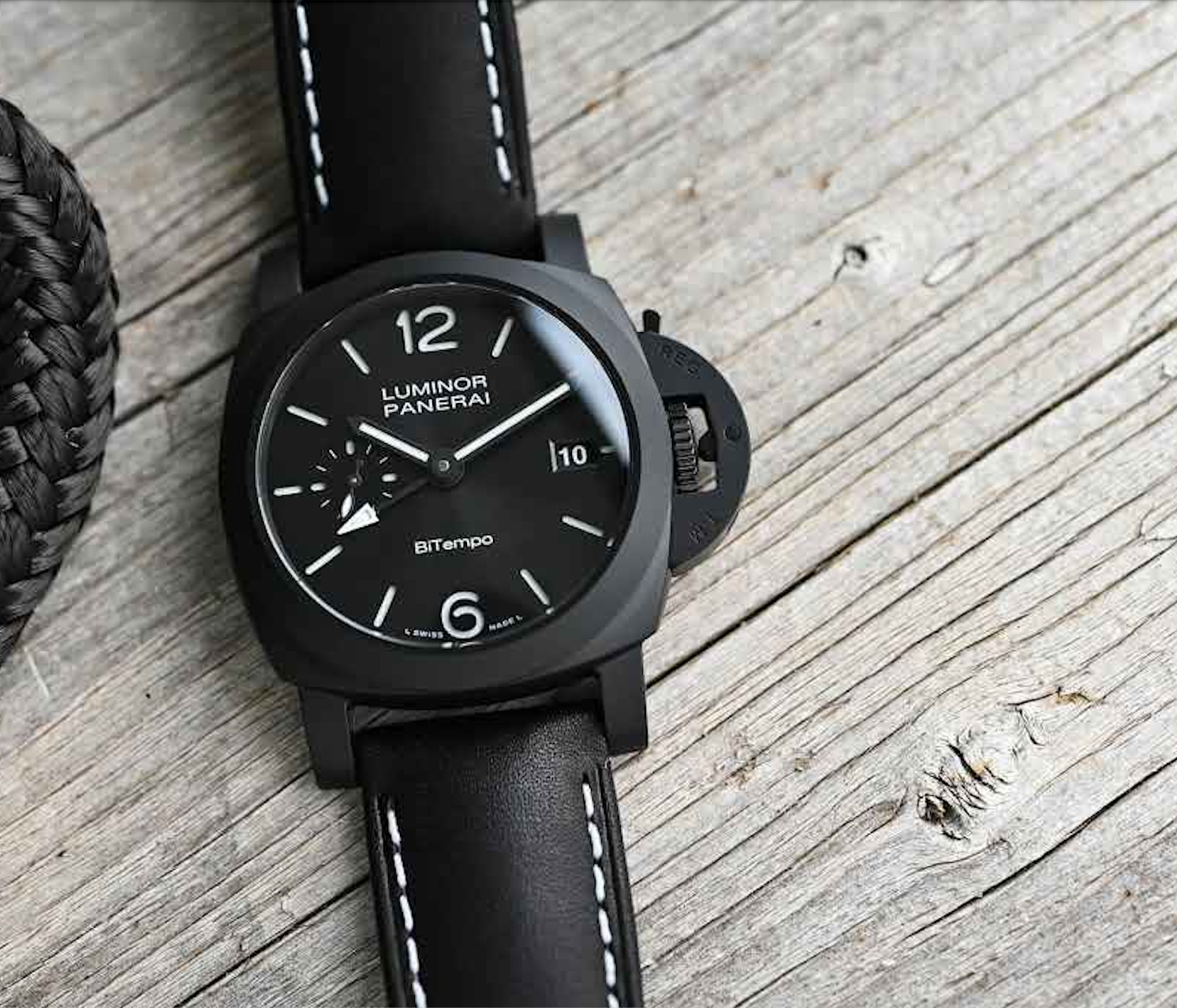Discover Panerai Luminor GMT Ceramica PAM01460 Features